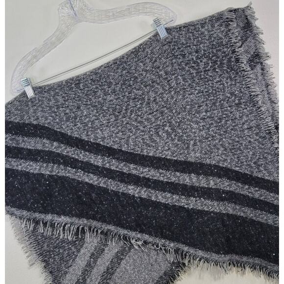 Marcus Adler New York Scarf/Shawl Sequined Black/Gray Fringed Cozy Winter Warm - Picture 4 of 9